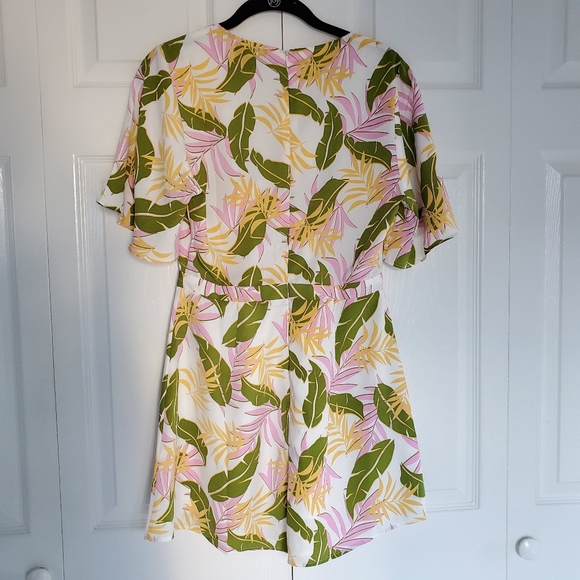 NEW Lumiere Palm Print V-neck Romper - Picture 5 of 8